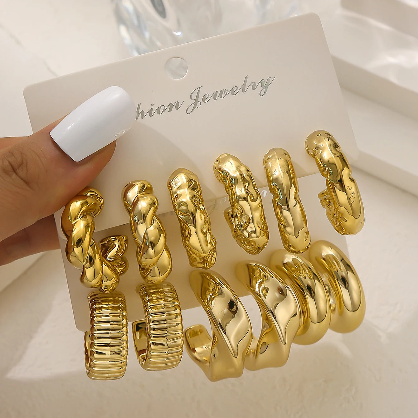 Zestaw złotych kolczyków