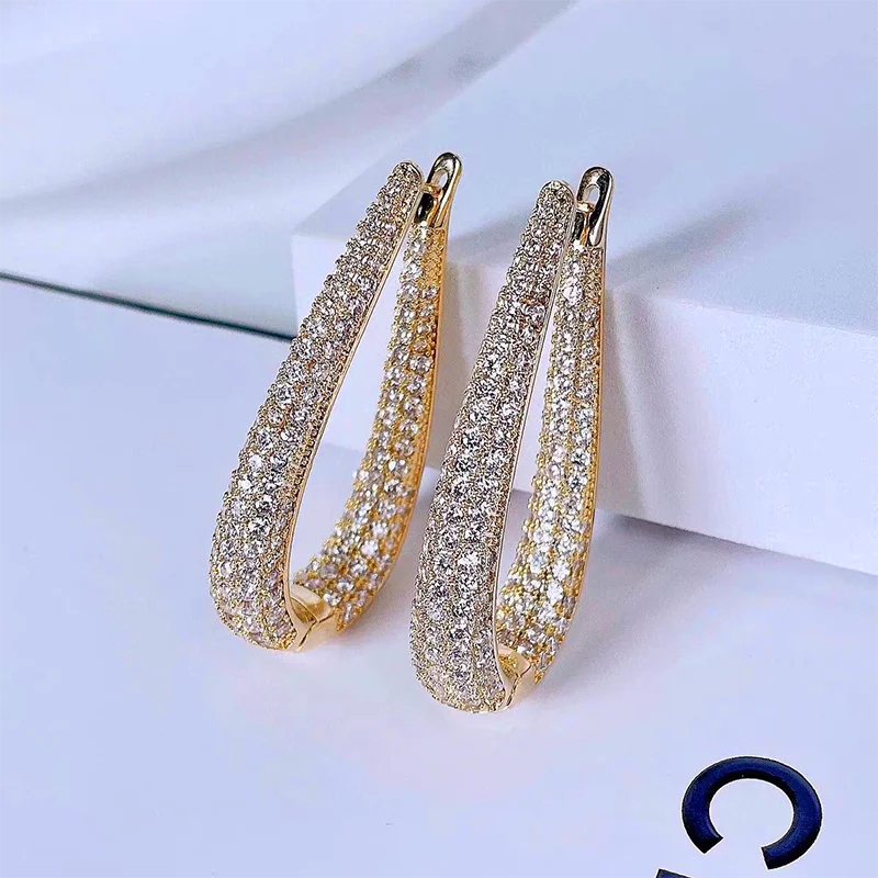 Kolczyki w kształcie U