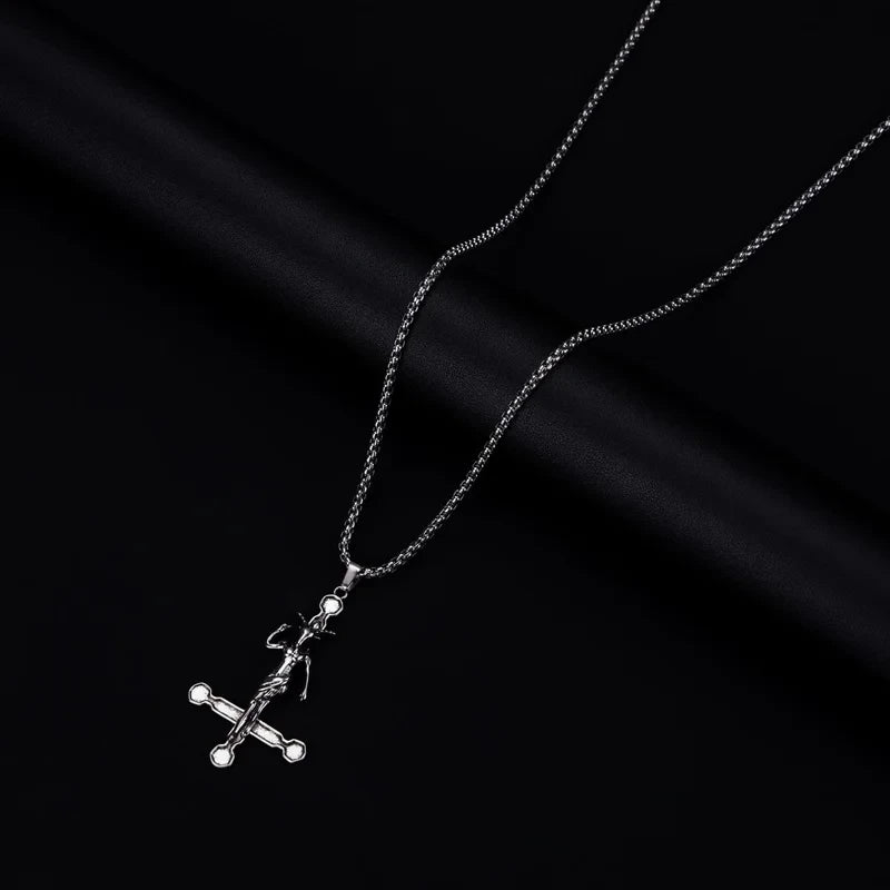 Naszyjnik retro krzyżyk