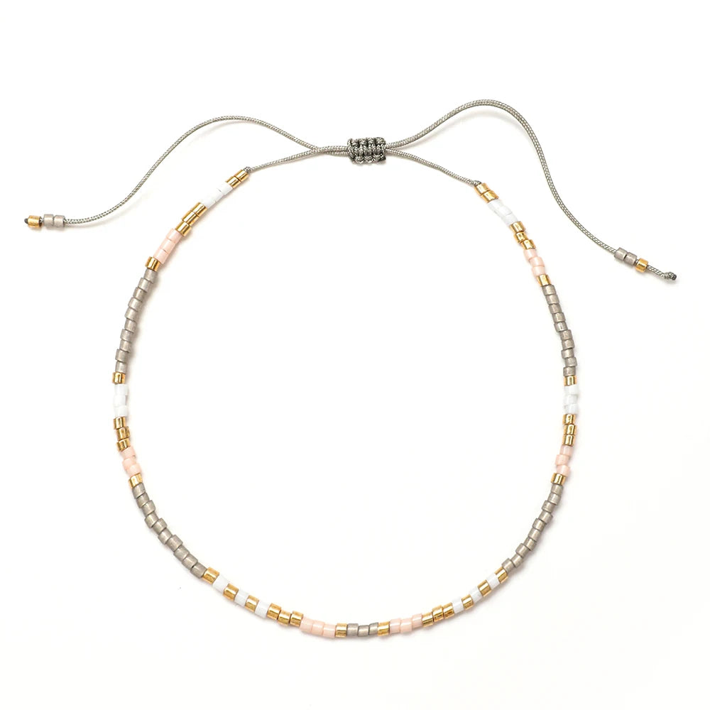 minimalistyczna koralikowa bransoletka