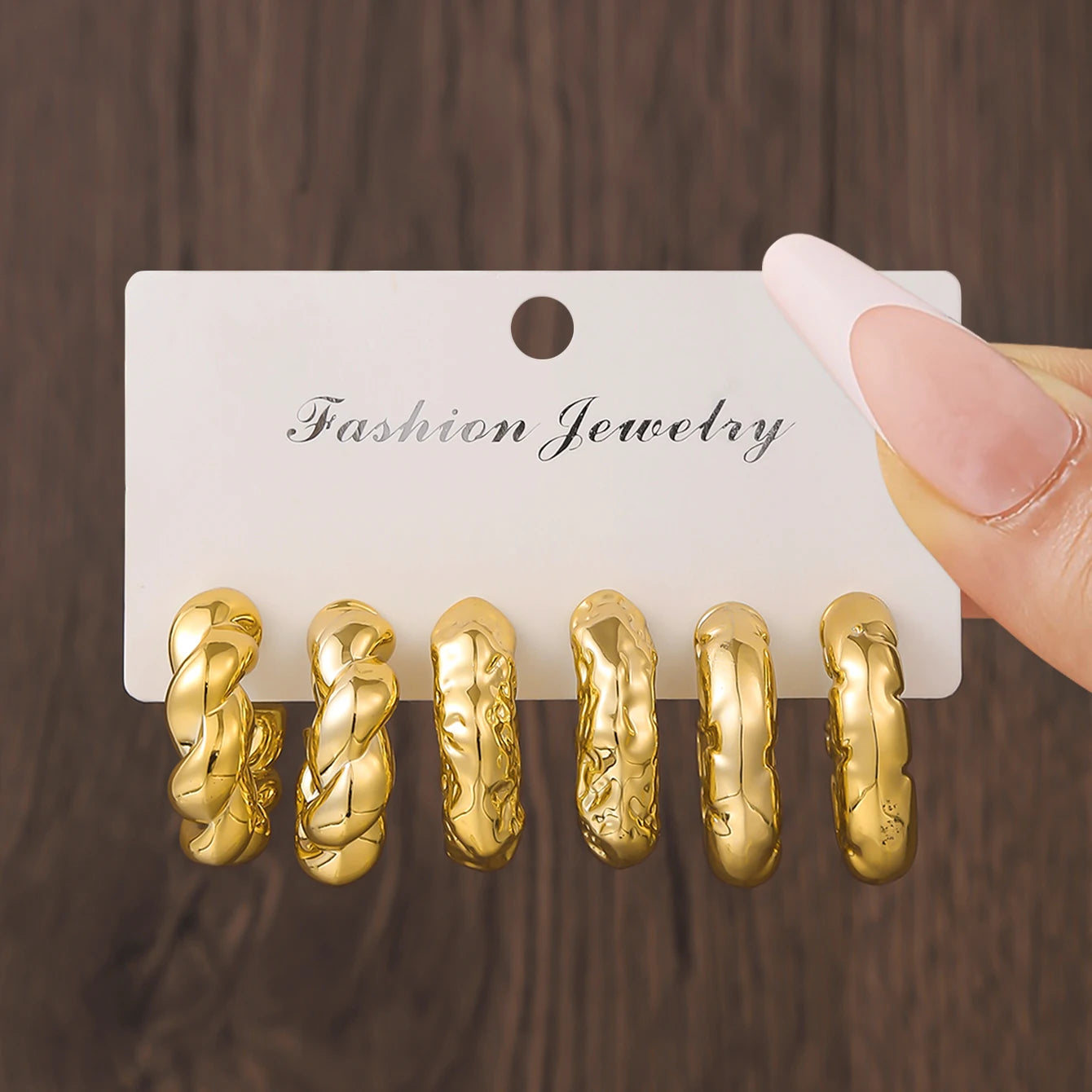 Zestaw złotych kolczyków