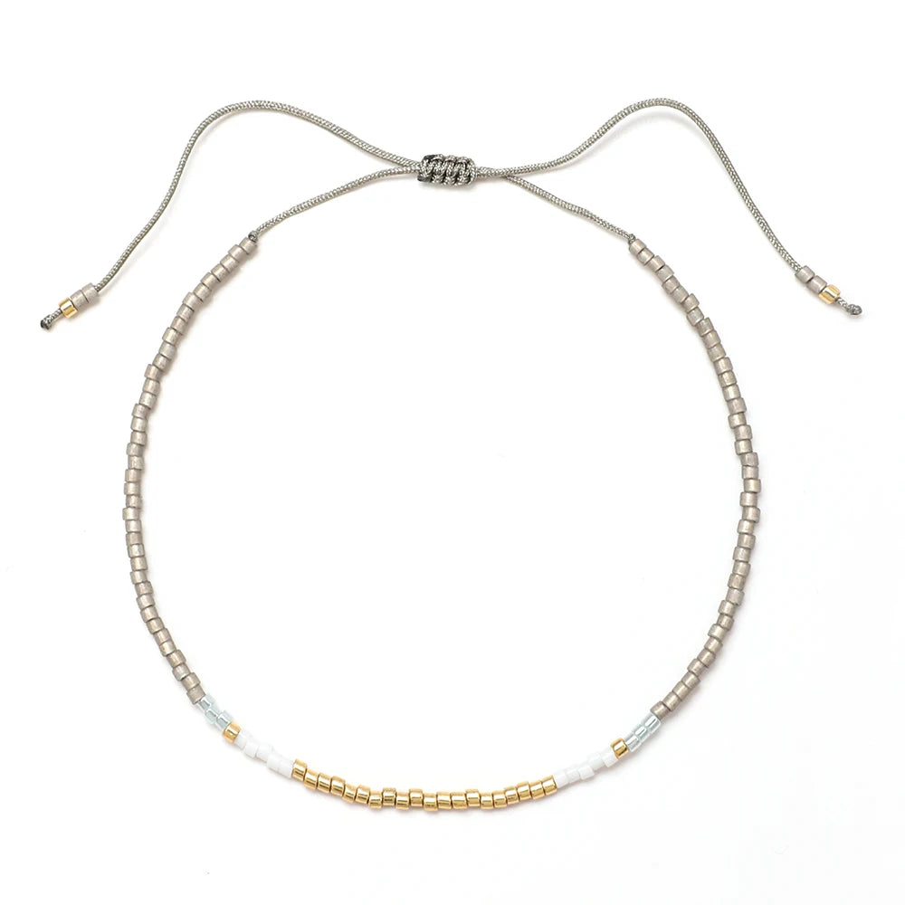 minimalistyczna koralikowa bransoletka