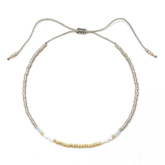 minimalistyczna koralikowa bransoletka