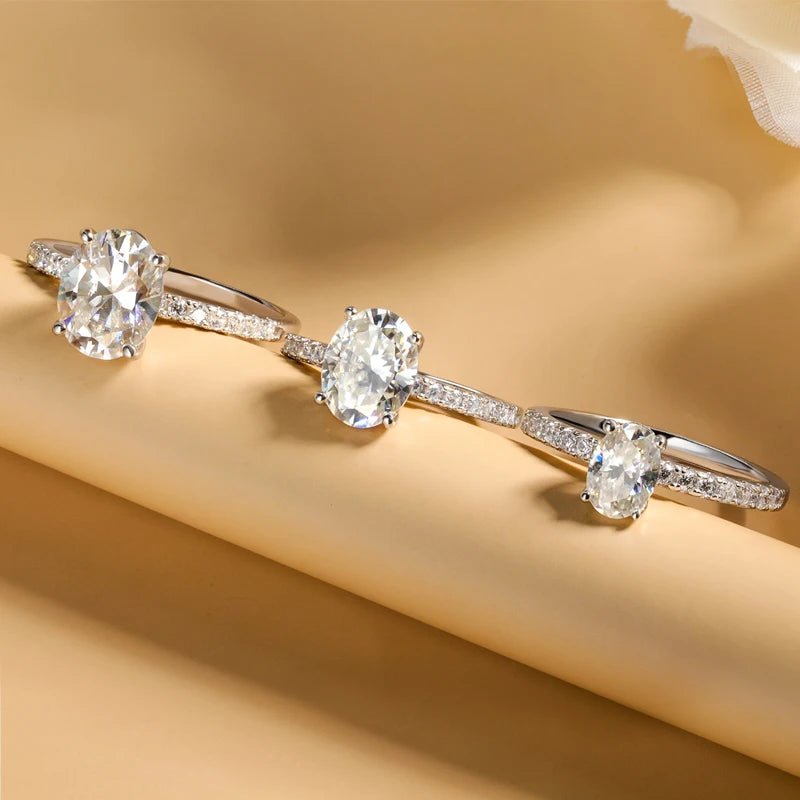 Srebrny pierścionek zaręczynowy